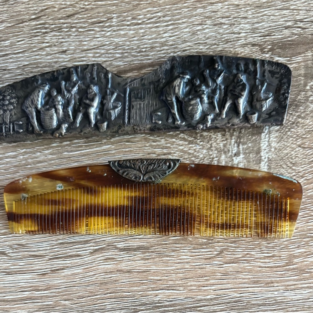 Elegant Tortoiseshell Hair Comb